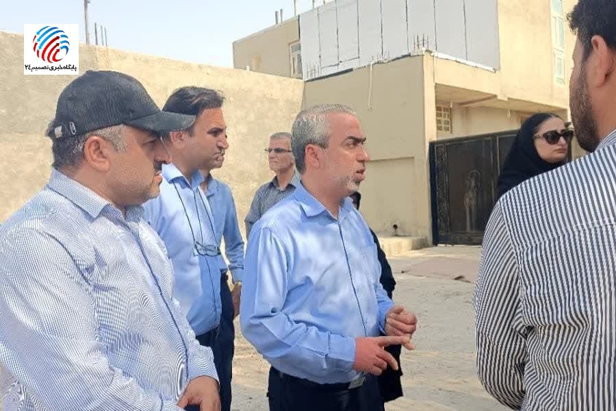 تجلیل شهردار و رئیس شورای اسلامی شهر لامرد از خبرنگاران